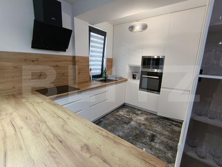 Apartament cu 3 camere decomandat, mobilat în Sud