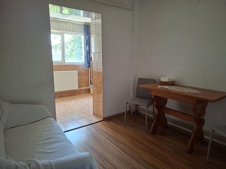 Apartament cu 3 camere decomandat în Steaua