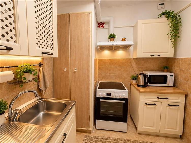 Apartament cu 3 camere decomandat, mobilat în Răcădău