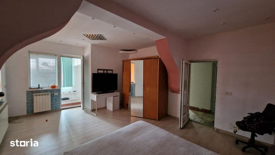 Casă cu 8 camere cu Teren 200 Mp în Sălaj