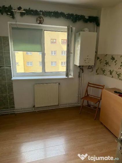 Apartament cu 2 camere decomandat în Triaj