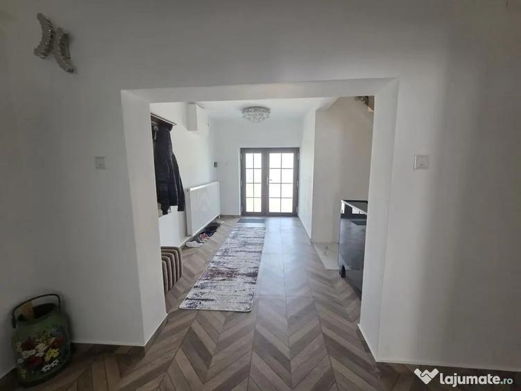 Casă cu 8 camere cu Teren 1500 Mp în Rediu