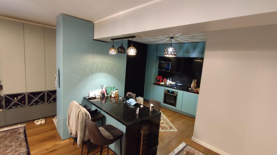 Apartament cu 3 camere decomandat în Baba Novac