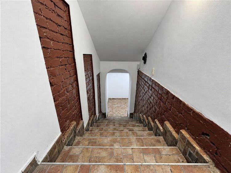 Spațiu comercial, de 88.699996948242 mp, în Centrul Istoric