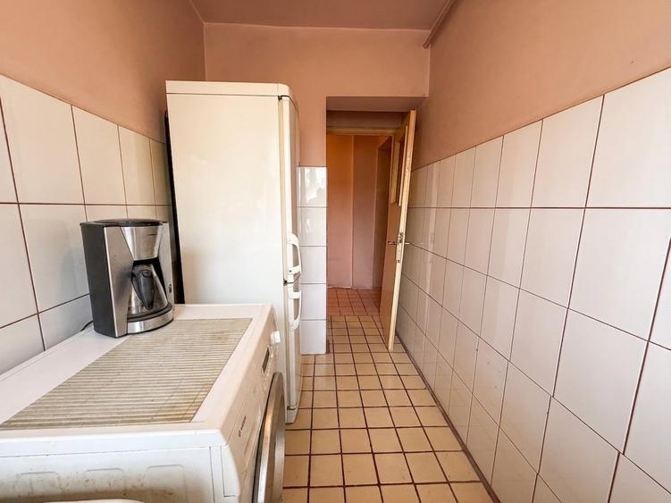 Apartament cu 3 camere semidecomandat în P-ța Doina