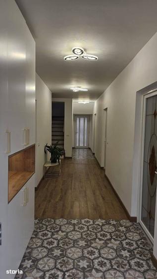 Casă cu 4 camere cu Teren 500 Mp în Central