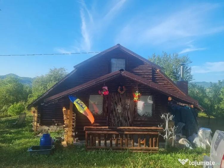 Casă cu 4 camere cu Teren 1800 Mp în Central