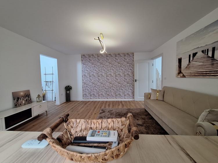 Apartament cu 2 camere semidecomandat, mobilat în Girocului