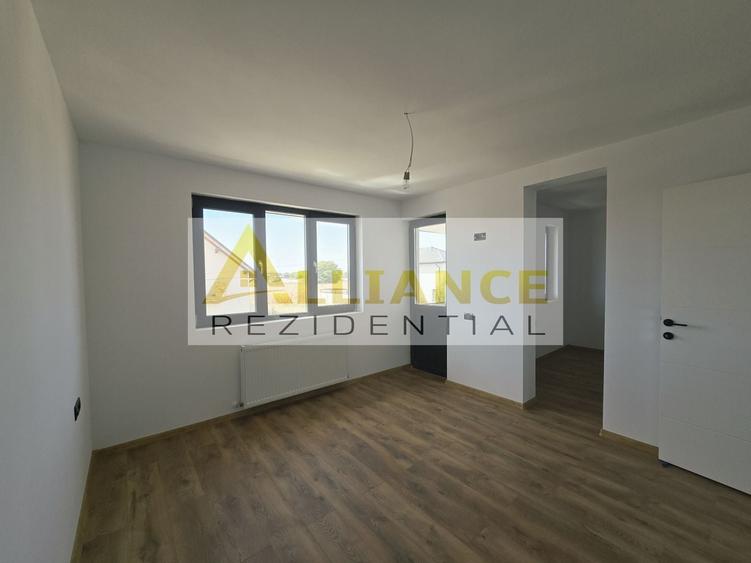 Casă individuală cu 4 camere cu Canalizare în Berceni