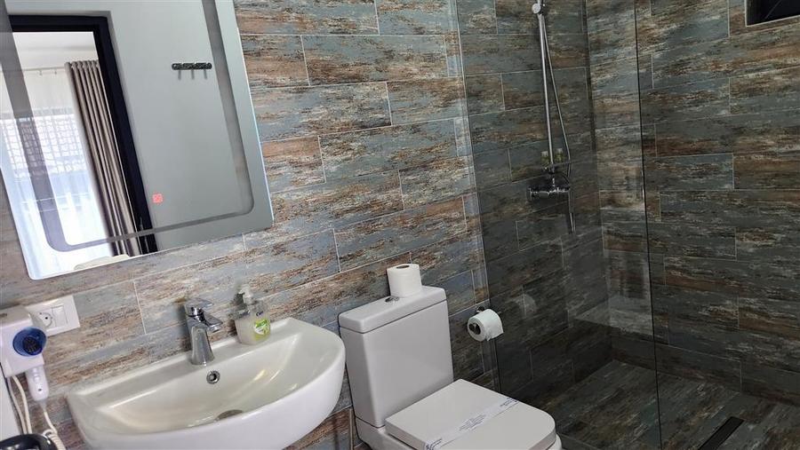 Casă individuală cu 12 camere cu Canalizare în Voroneț