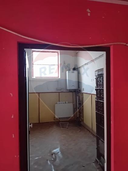 Spațiu comercial, de 303 mp, în Est