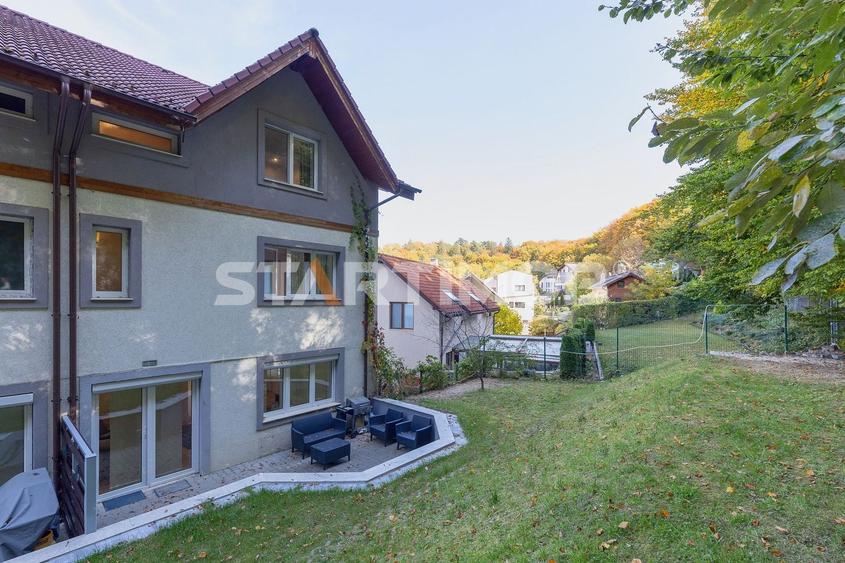 Casă individuală cu 5 camere cu Canalizare în Noua