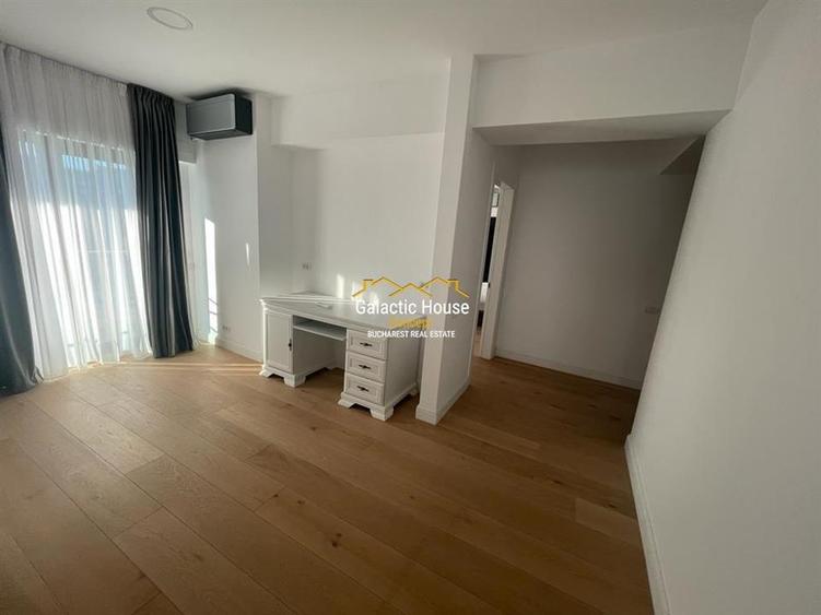 Penthouse cu 5 camere decomandat în Central