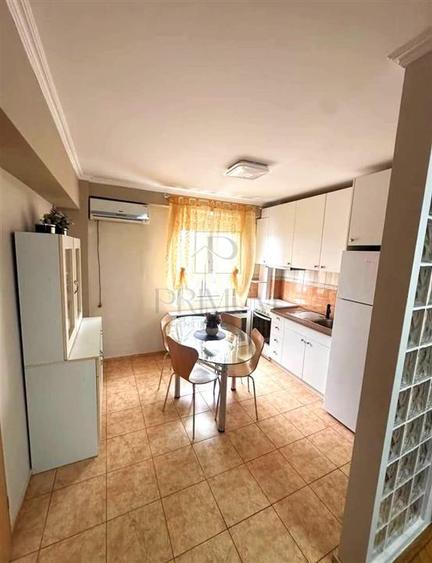 Apartament cu 3 camere decomandat în Torontalului
