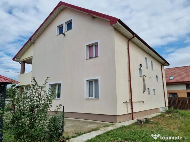 Casă cu 5 camere cu Teren 500 Mp în Lilieci