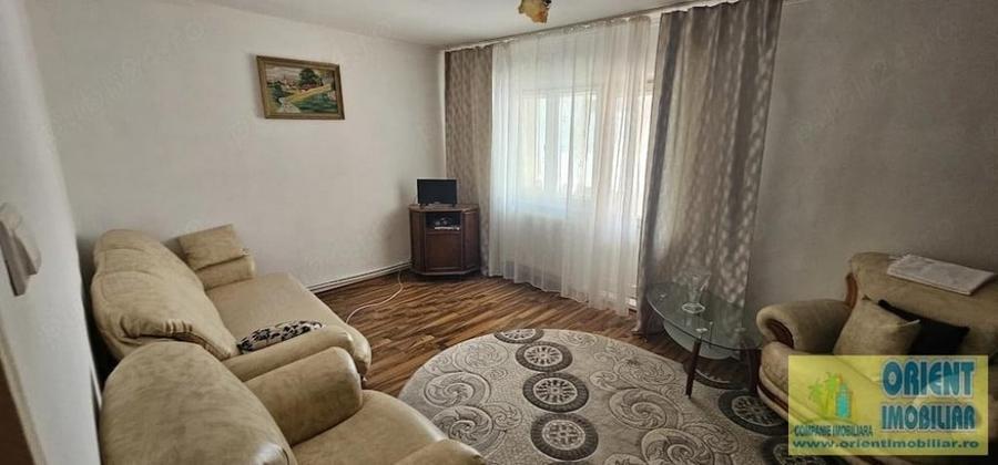 Apartament cu 2 camere decomandat în Poarta 6