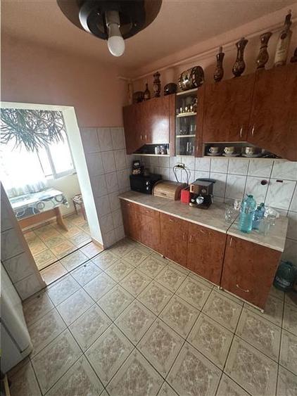 Apartament cu 3 camere decomandat, mobilat în Lipovei