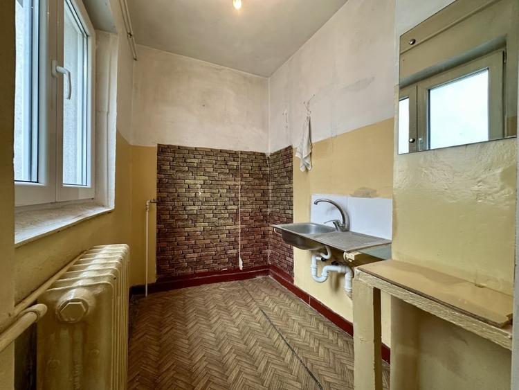 Garsonieră decomandată în Gorjului