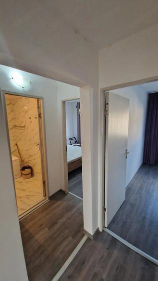 Apartament cu 3 camere decomandat în Girocului