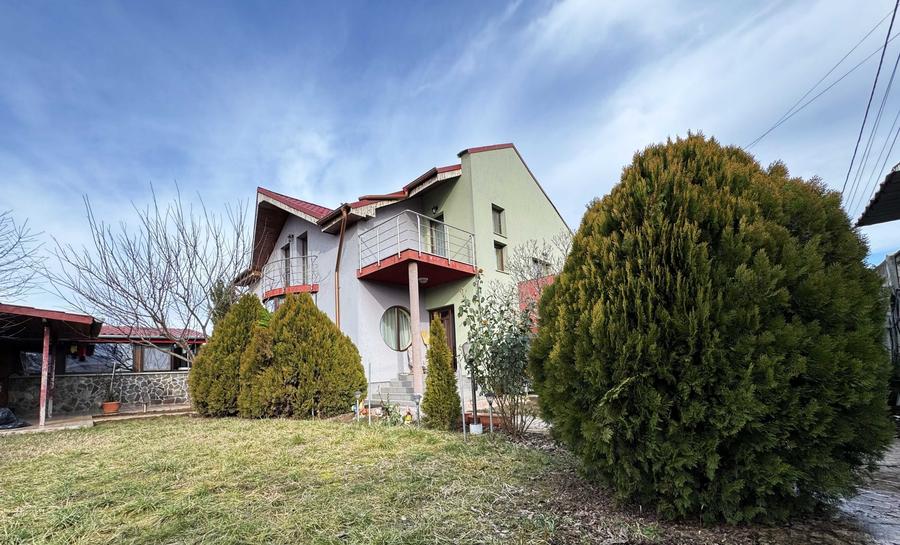 Casă cu 4 camere în Sântandrei
