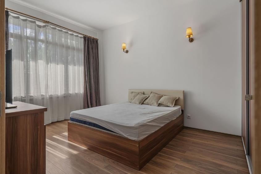 Apartament cu 3 camere decomandat, mobilat în Central