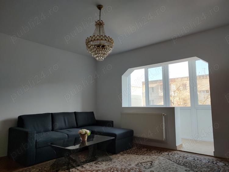Apartament cu 4 camere decomandat în Girocului