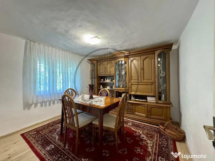 Casă cu 7 camere cu Teren 1190 Mp în Sud