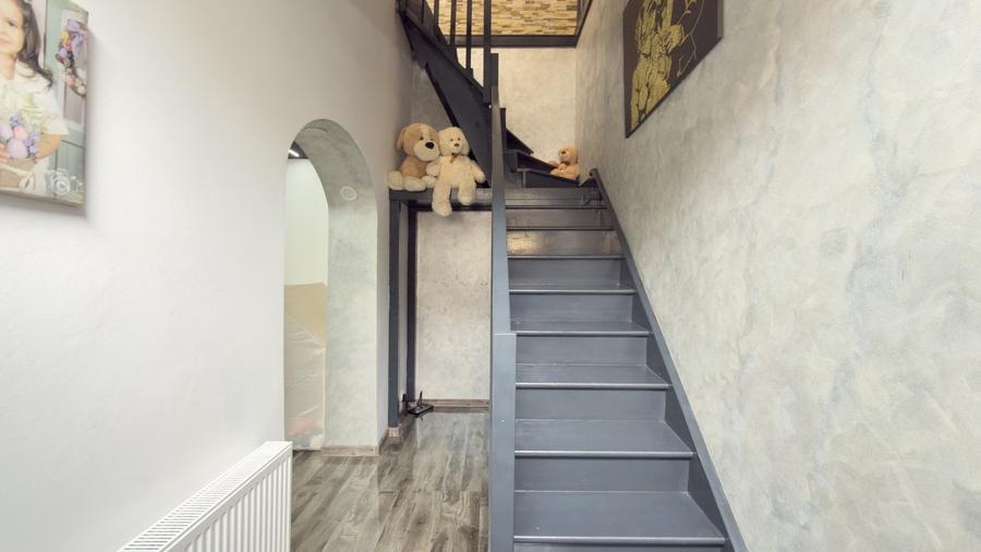 Duplex cu 5 camere cu Canalizare în Viilor