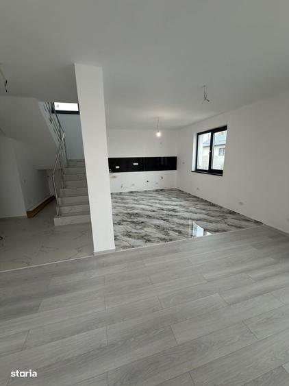 Casă cu 4 camere în Domnești