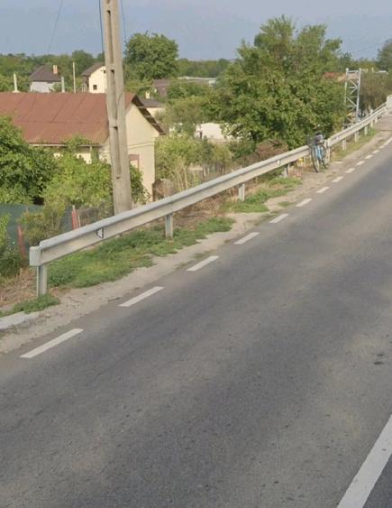 Casă cu Teren 300 Mp în Pleșoiu