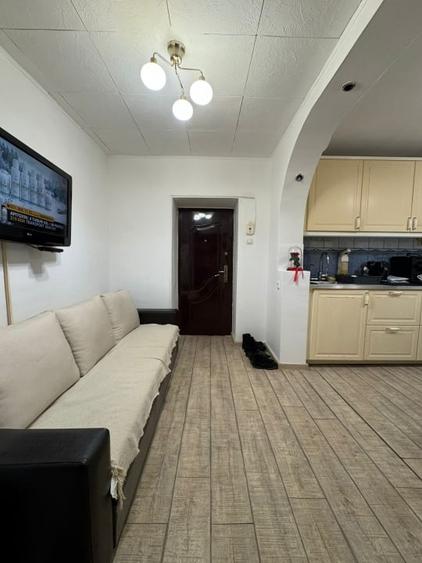 Apartament cu 2 camere semidecomandat, mobilat în Mărgeanului