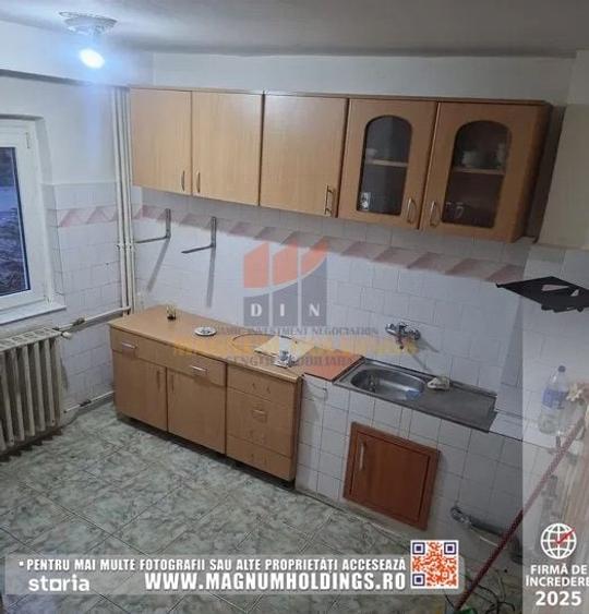 Apartament cu 3 camere decomandat în Prundu