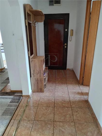 Apartament cu 4 camere decomandat în Girocului