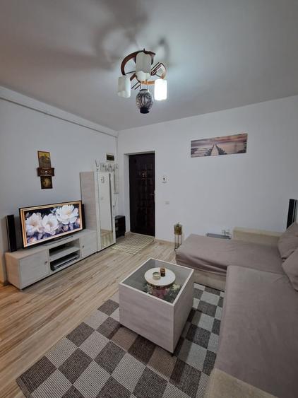 Apartament cu 2 camere semidecomandat în Berceni