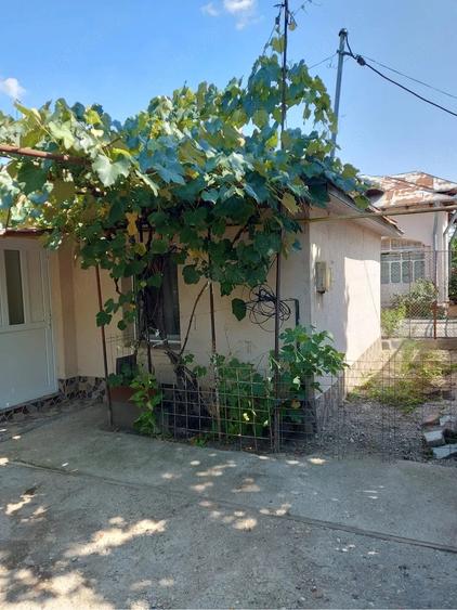 Casă cu 3 camere cu Teren 400 Mp în Central
