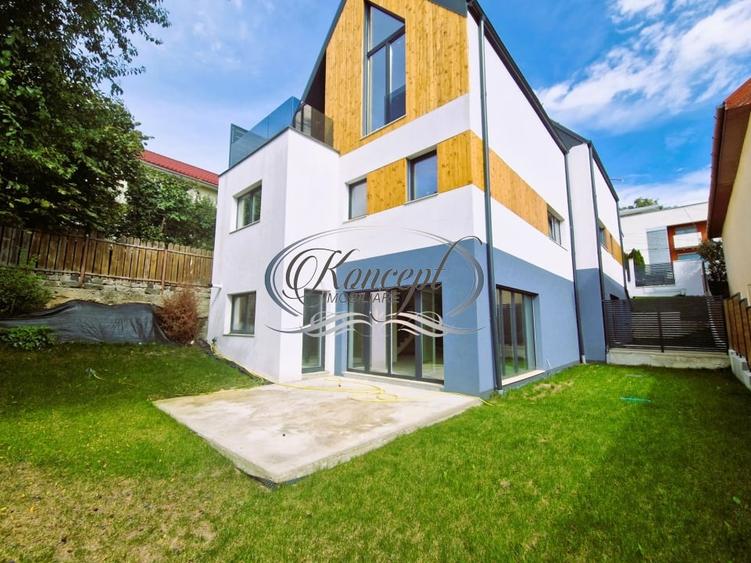Duplex cu 4 camere cu Canalizare în Dâmbul Rotund