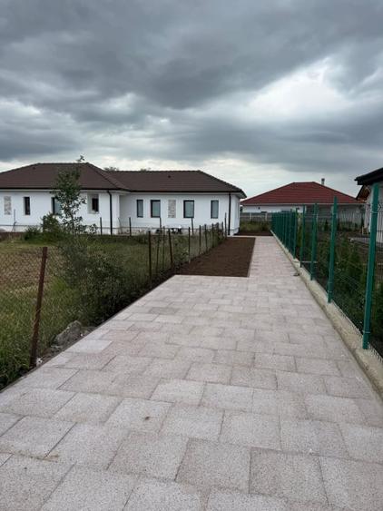 Casă individuală cu 3 camere cu Canalizare în Micești