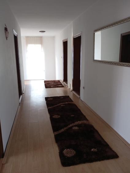 Casă individuală cu 4 camere cu Teren 2000 Mp în Central