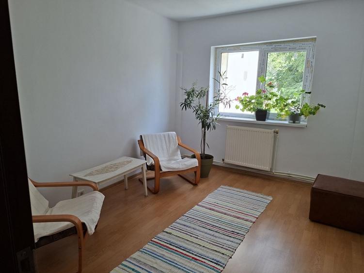 Apartament cu 3 camere decomandat în Steaua