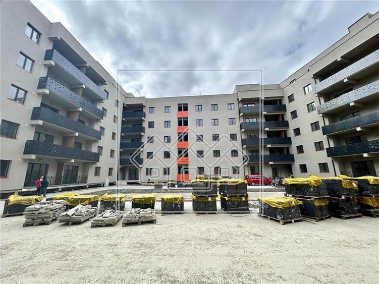Apartament cu 3 camere decomandat în Hipodrom 4