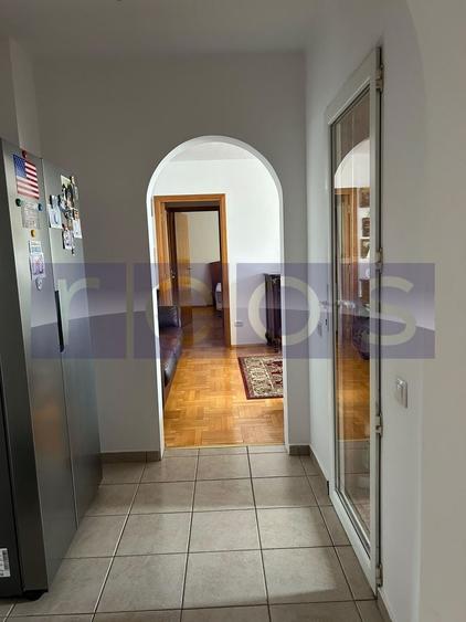 Apartament cu 3 camere semidecomandat, mobilat în Iancului