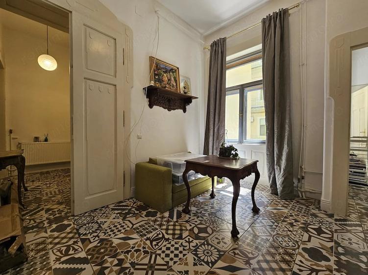 Apartament cu 3 camere decomandat în P-ța Unirii