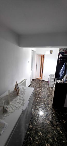 Casă cu 4 camere în Tomșani