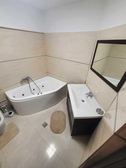 Apartament cu 3 camere decomandat în Exterior Vest