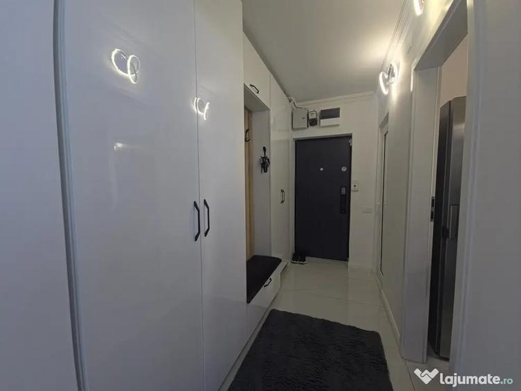 Apartament cu 4 camere semidecomandat în Tăbăcărie