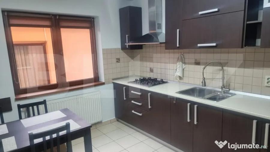 Casă cu 5 camere cu Teren 380 Mp în Central