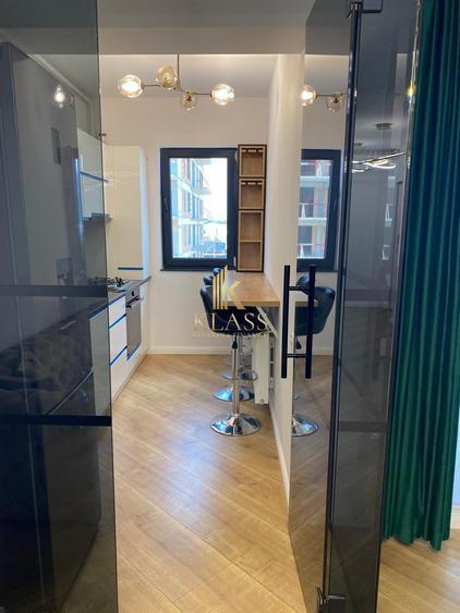 Apartament cu 3 camere semidecomandat, mobilat în Nord