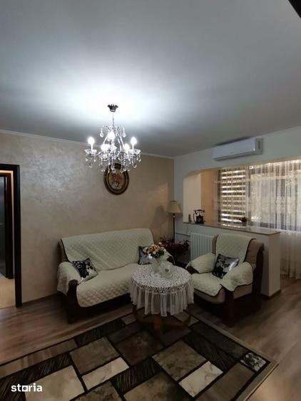 Apartament cu 3 camere în Tomis I