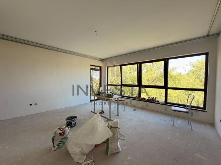 Apartament cu 3 camere semidecomandat în Andrei Mureșanu