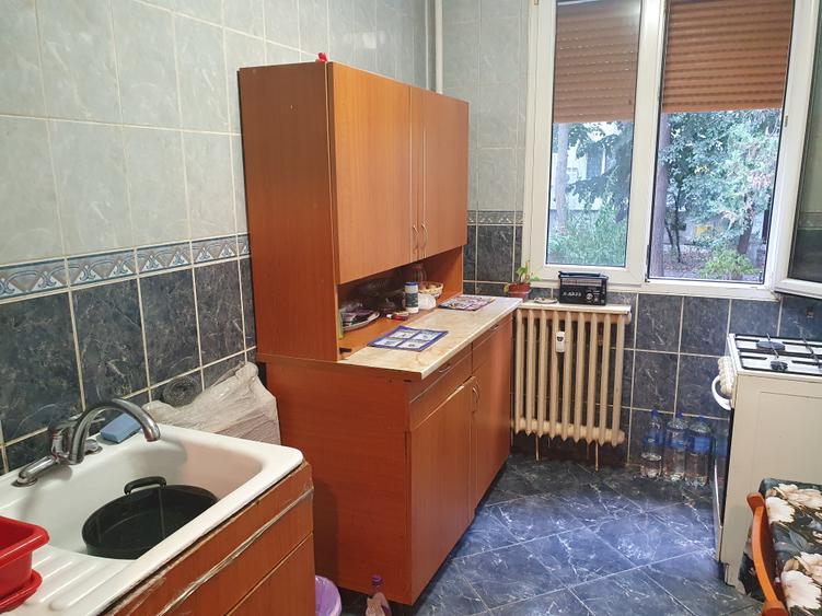 Apartament cu 3 camere semidecomandat în Drumul Taberei